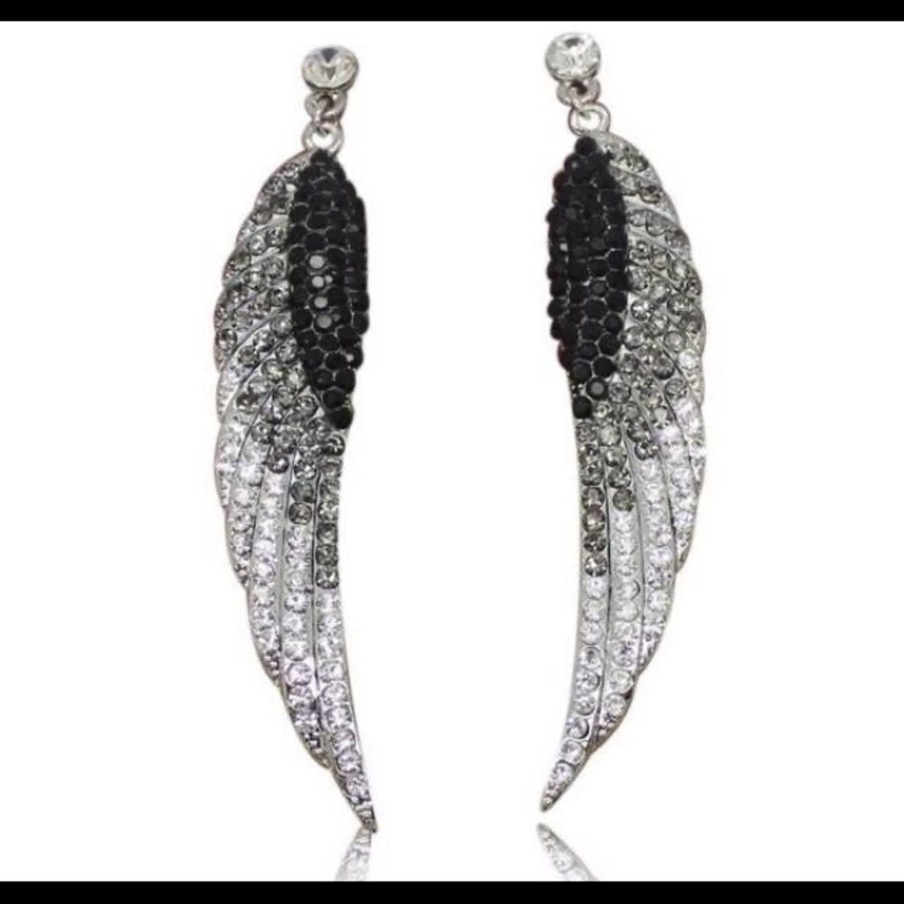 Wing stud fashion earrings